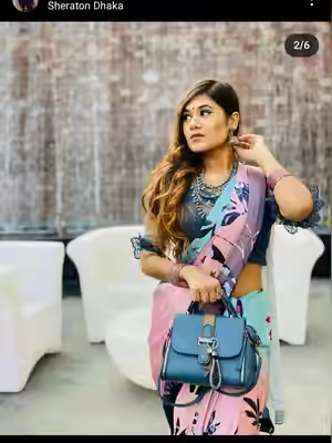 Indian Big Boobs Girl Shows Off