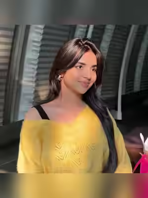 Indian Girl Shows Big Boobs to Her Boyfriend