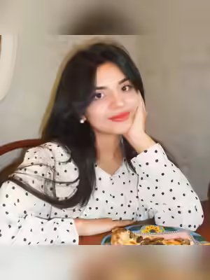 Indian Girl Shows Big Boobs to Her Boyfriend