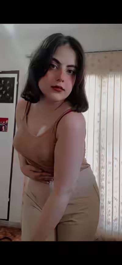 Iranian Girl Shows Off Boobs