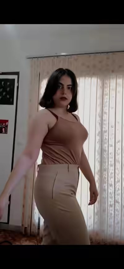 Iranian Girl Shows Off Boobs