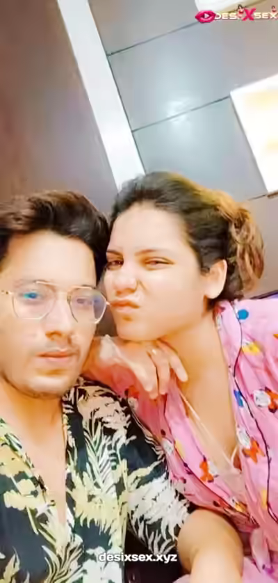 Slim Indian Girlfriend Giving Blowjob with Fingering